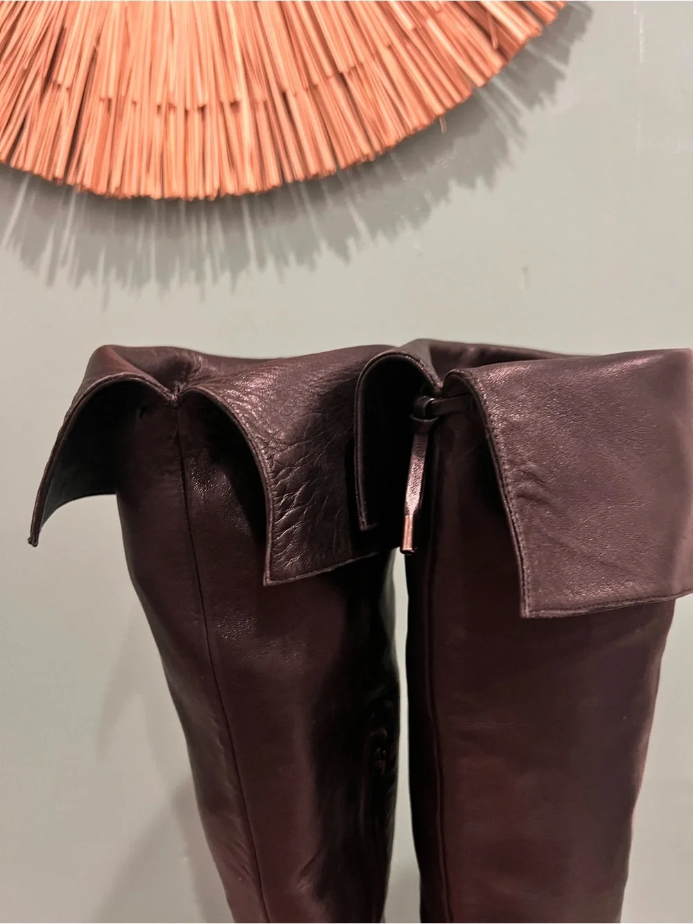 Stuart Weitzman knee plenty
